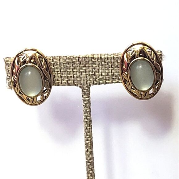 VINTAGE Faux Moonstone Clip-on Earrings - Picture 1 of 6